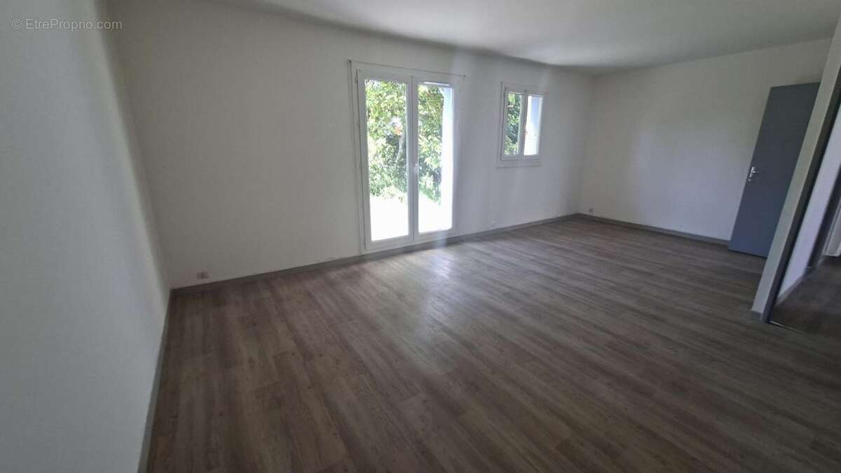 Maison à VALREAS