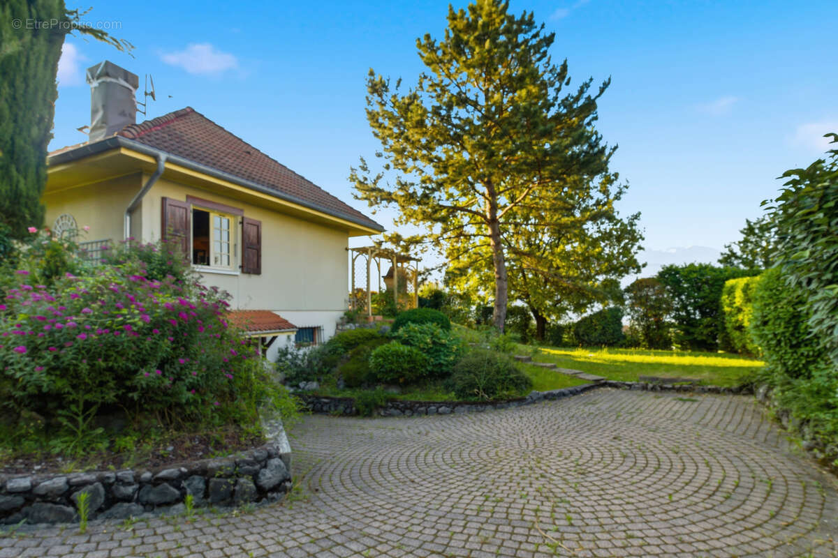 Appartement à SAINT-NAZAIRE-LES-EYMES