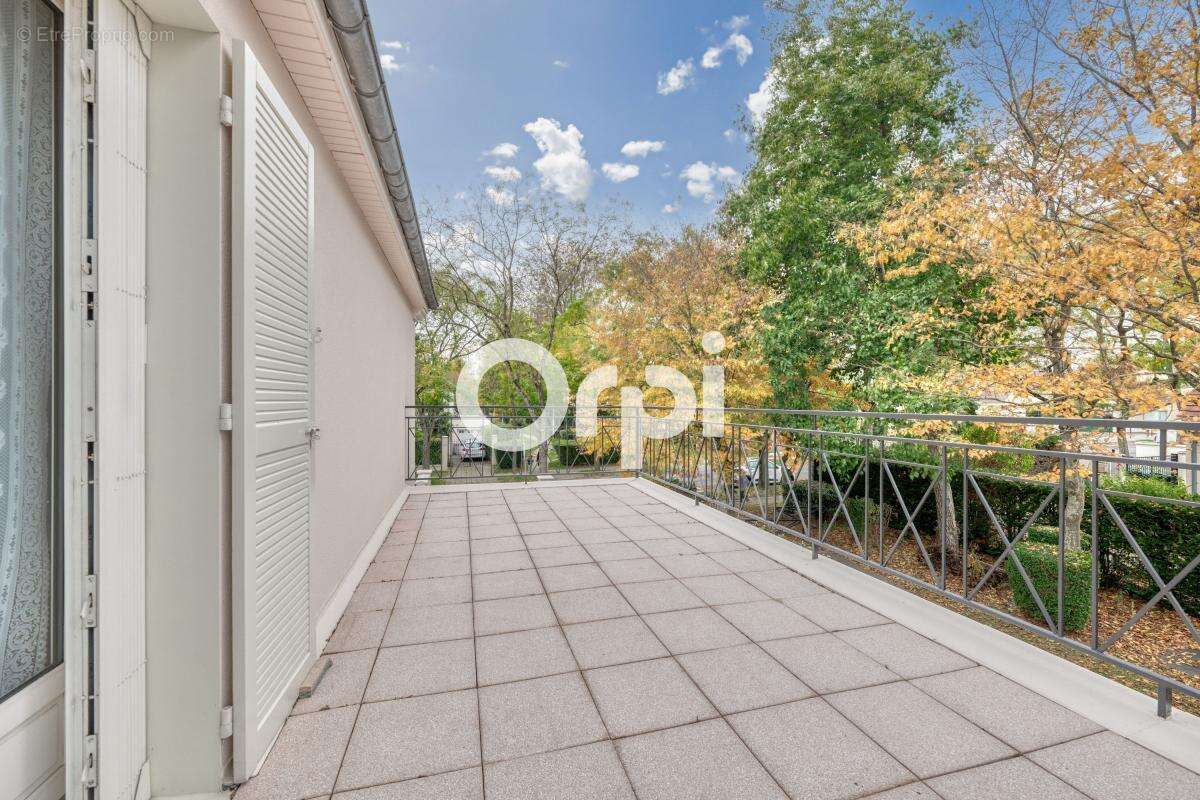 Maison à BUSSY-SAINT-GEORGES