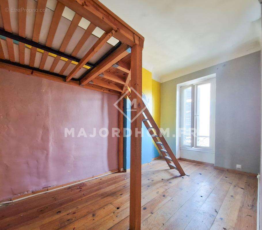 Appartement à MARSEILLE-4E