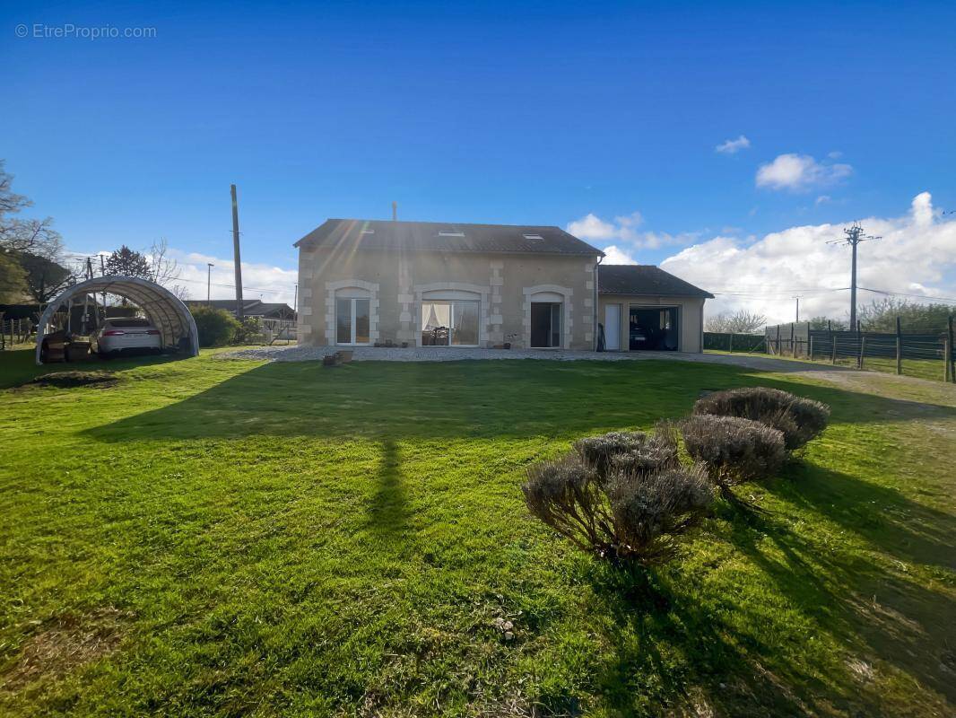 Maison à MENSIGNAC