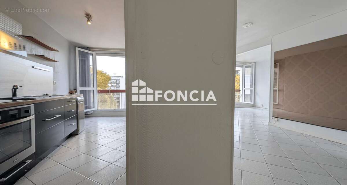 Appartement à CHILLY-MAZARIN