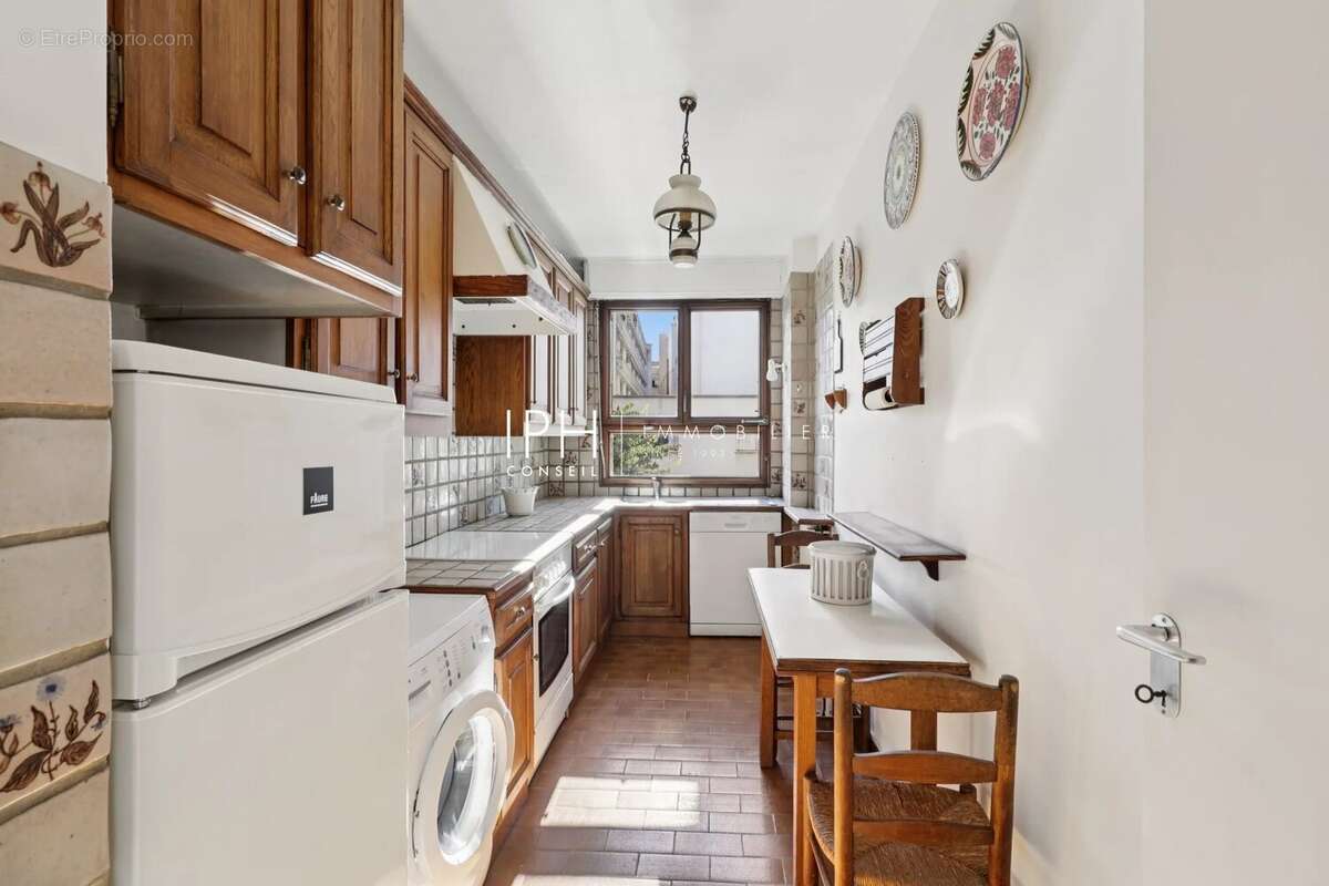 Appartement à NEUILLY-SUR-SEINE