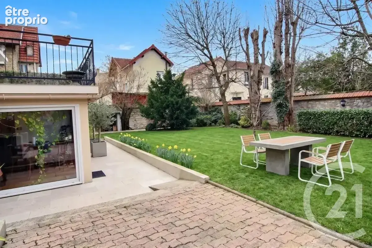 Maison 11 pièces 256 m² à vendre à Saint-Maur-Des-Fosses (94100) - photo 2