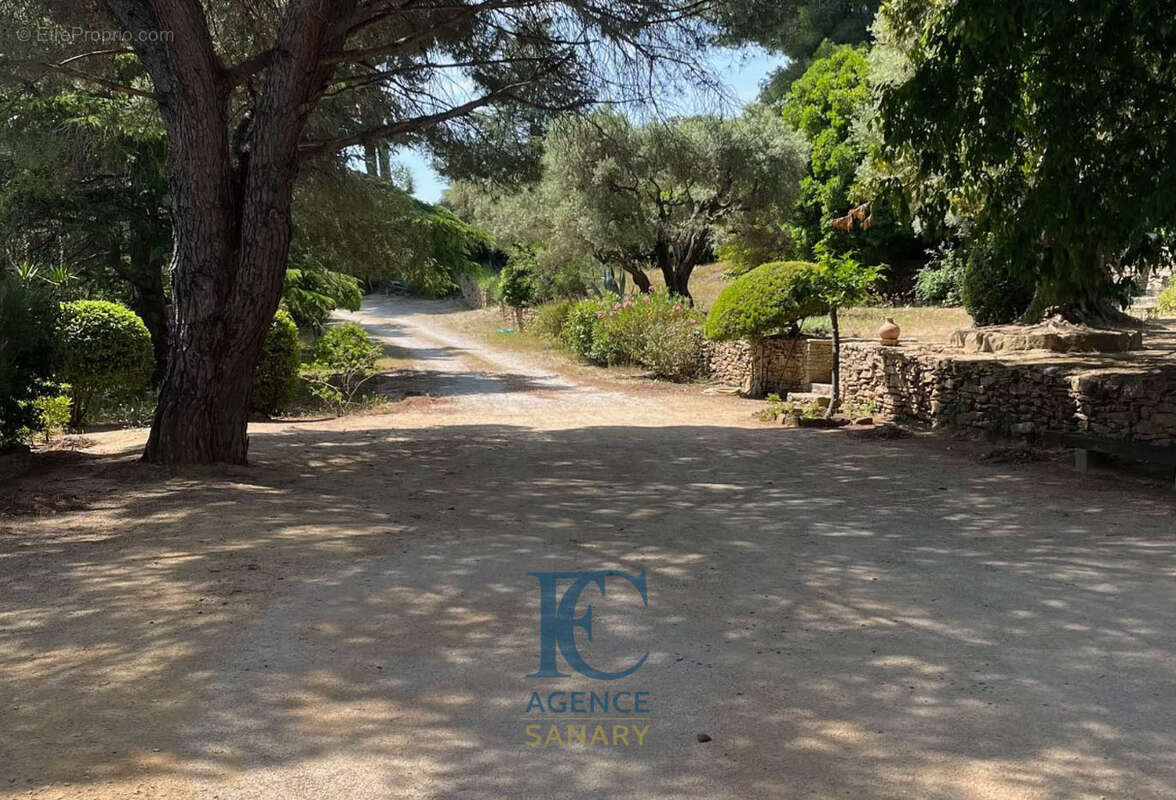 Maison à SAINT-CYR-SUR-MER