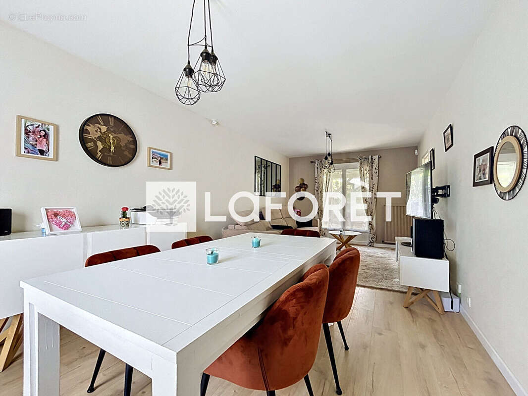 Maison à VERT-SAINT-DENIS
