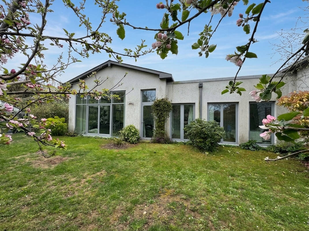 Maison à VERNEUIL-SUR-SEINE