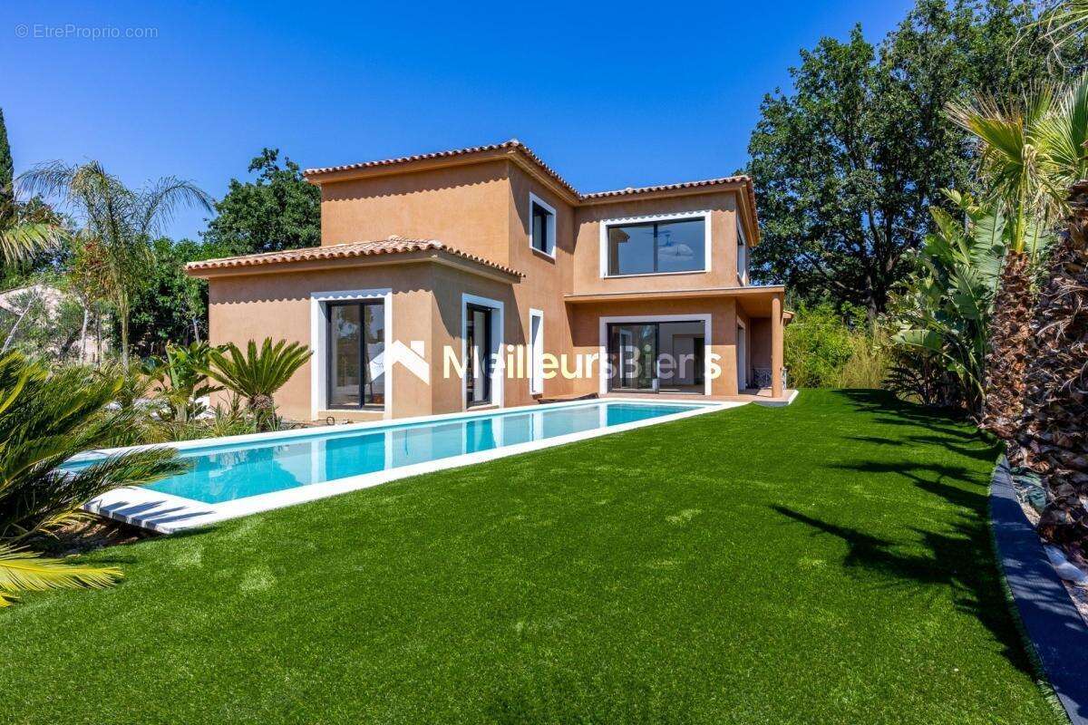 Maison à ROQUEBRUNE-SUR-ARGENS