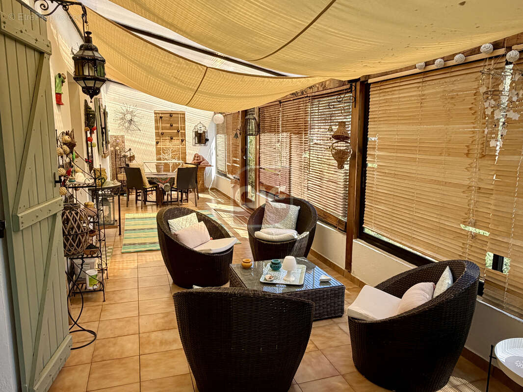 EXCLUSIVITÉ A.I.E.: Sur une parcelle piscinable de 2243 m2, Villa familiale de plus de 150 m2 habitables - photo 7