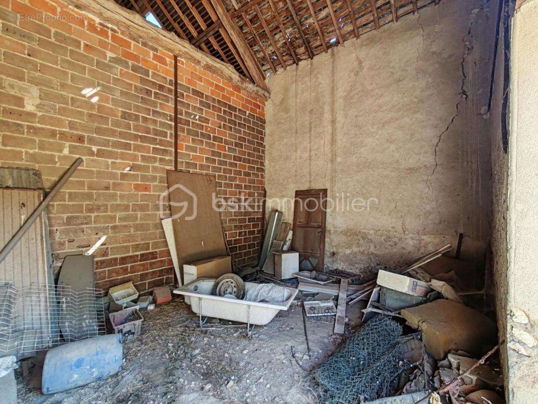 Maison de ville et grange à rénover entièrement - photo 16