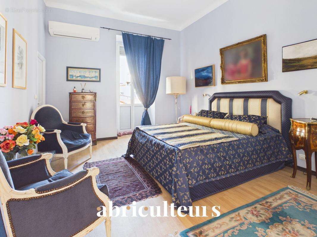 Superbe appartement traversant rénové de 136,81 m² – Trois balcons – Garage – À 30 mètres du Port de Nice - photo 13