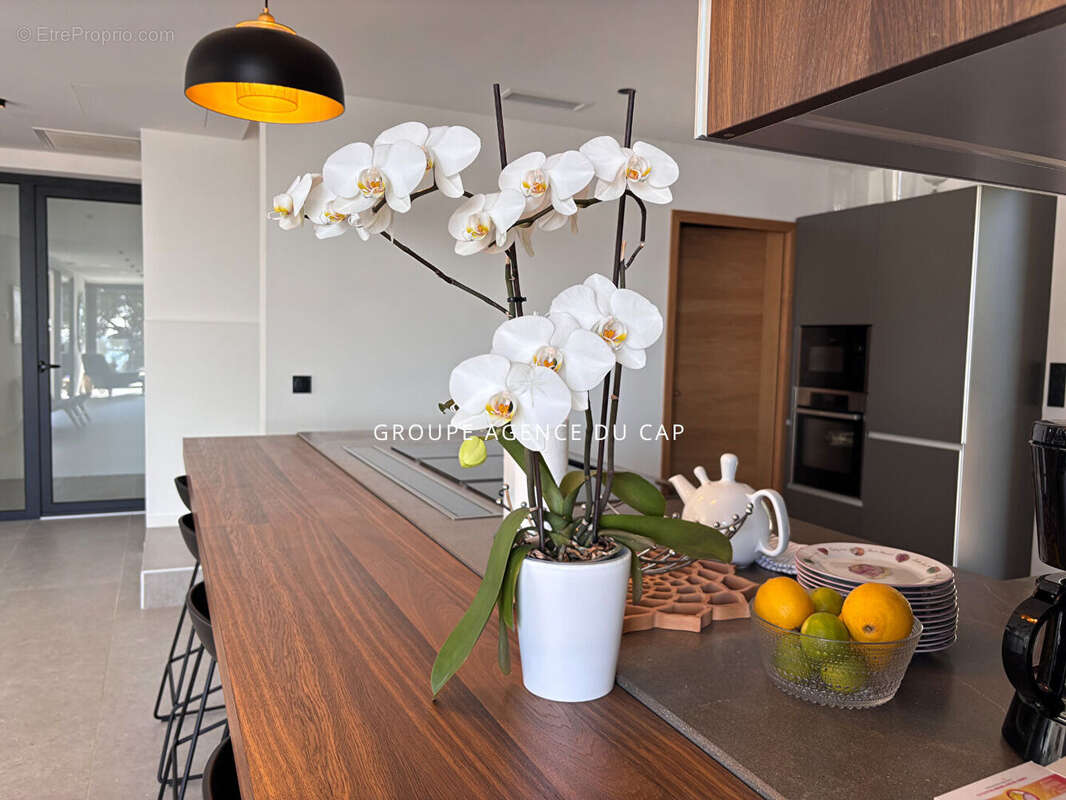 À vendre villa contemporaine de 350m² 8 pièces avec vue mer, à pied des plages et des commerces des issambres - photo 5