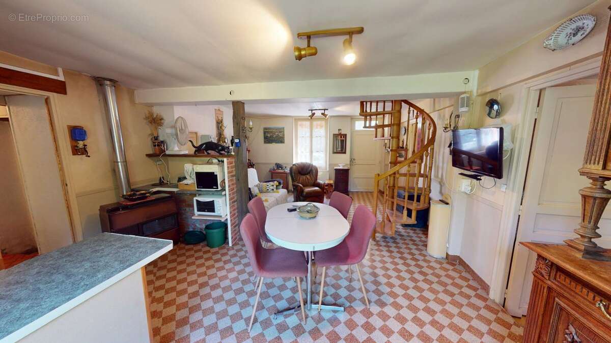 Maison à SENS-BEAUJEU