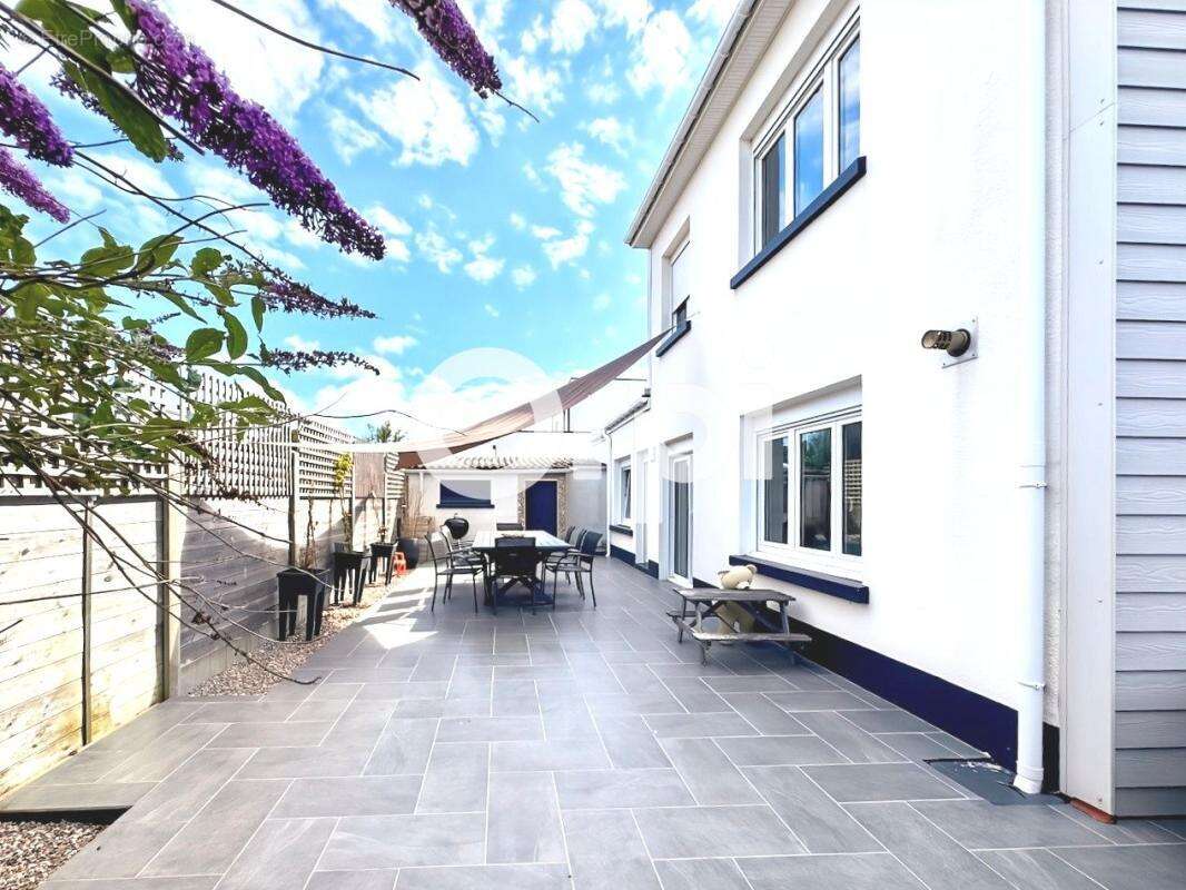 À 900 m de la plage d'Ambleteuse - Maison individuelle 5 pièces jardin garage et dépendance - photo 2