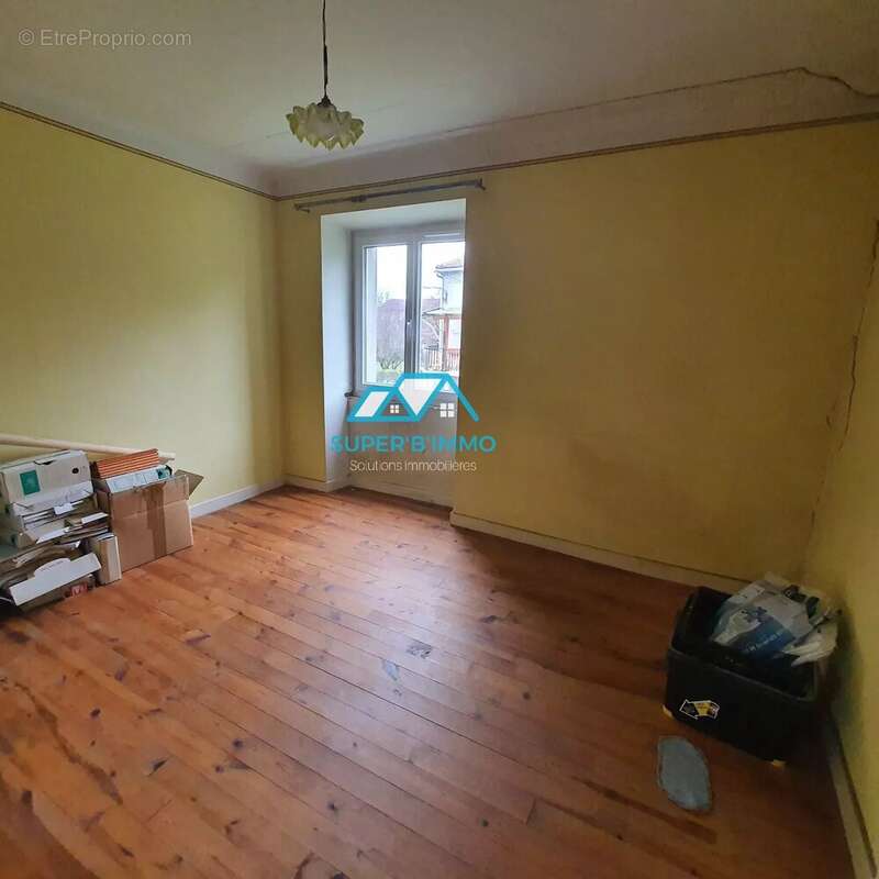 Maison à MAZEYRAT-D&#039;ALLIER