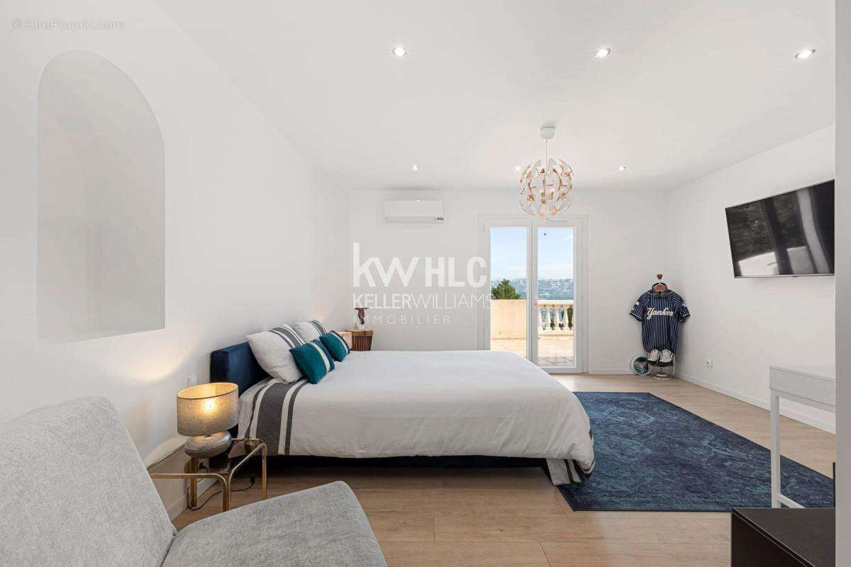 Maison à SAINT-LAURENT-DU-VAR