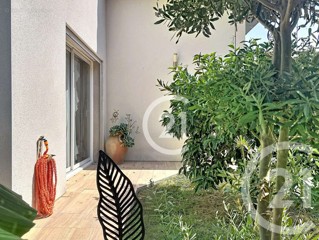 Maison 104 m² à Montescot  - photo 16