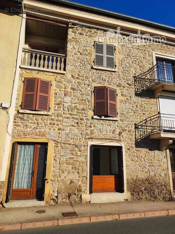 Appartement à SAINT-FORGEUX