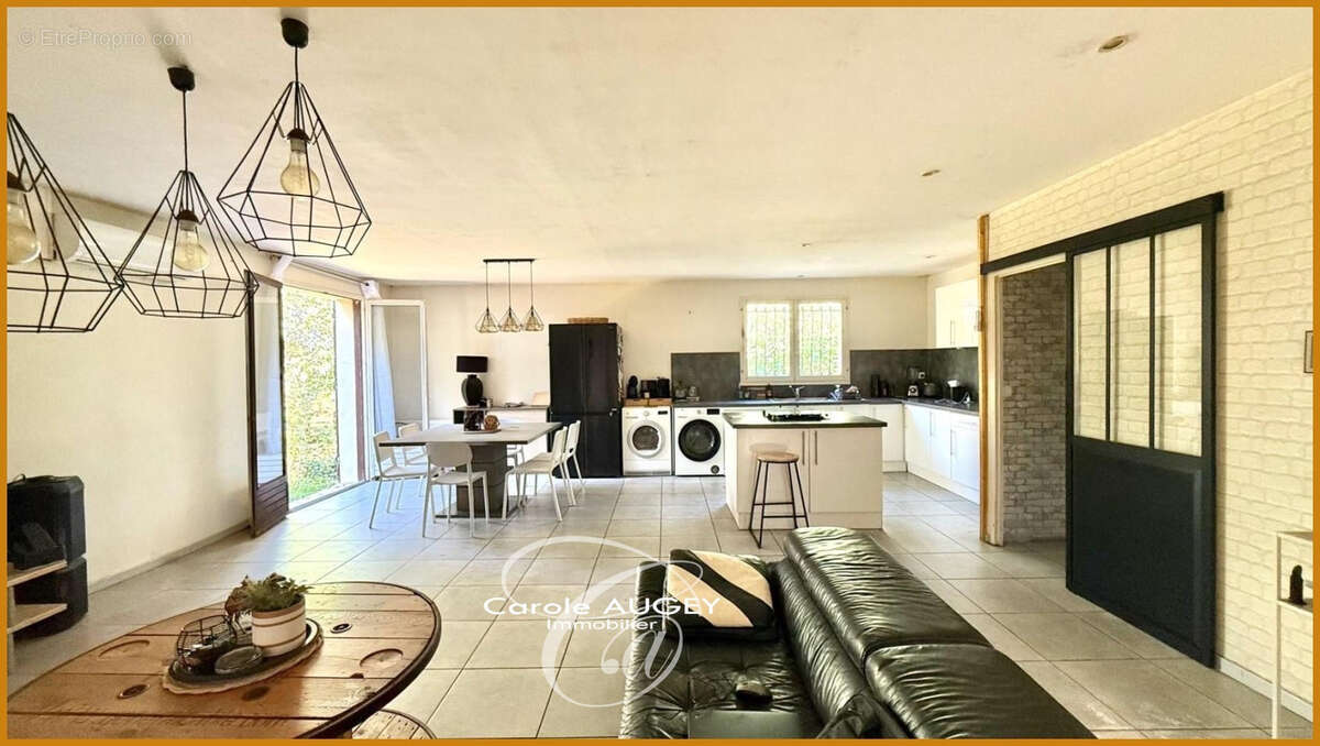 Maison à AMBARES-ET-LAGRAVE