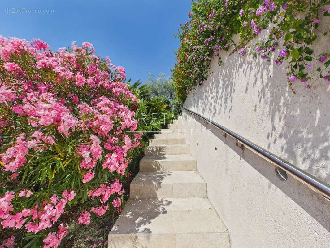 Maison à TOURRETTES-SUR-LOUP