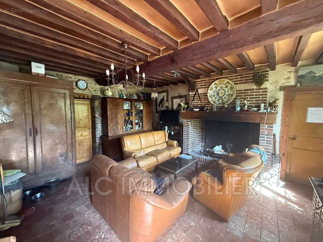 Maison à SAINT-AQUILIN-DE-CORBION