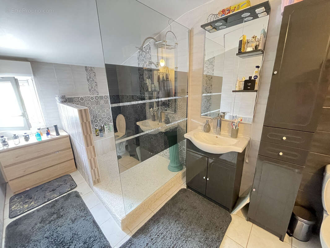 Appartement à LA TOUR-DU-CRIEU