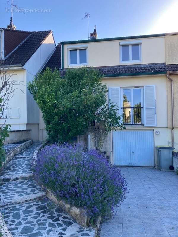Maison à QUETIGNY