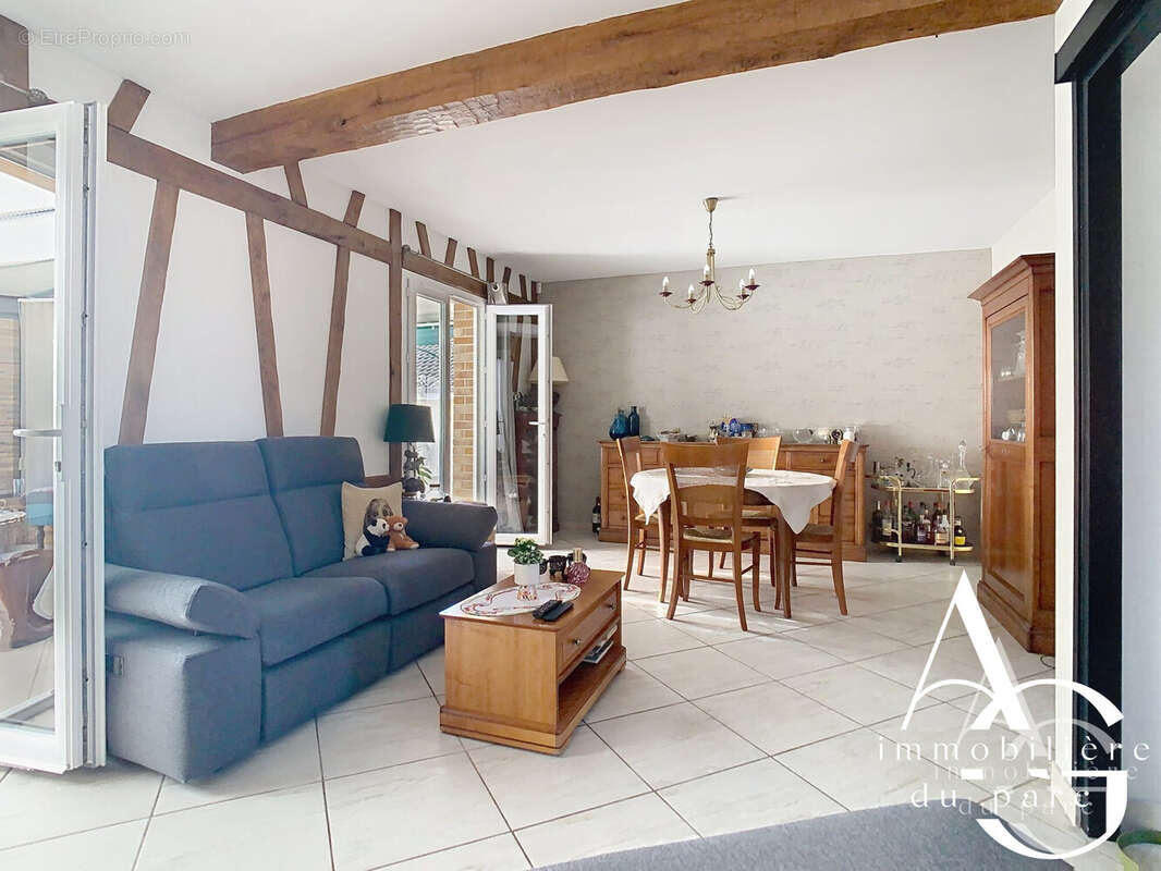 Maison à PETIVILLE