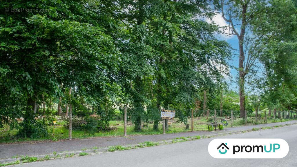 Terrain à NEUILLY-SAINT-FRONT