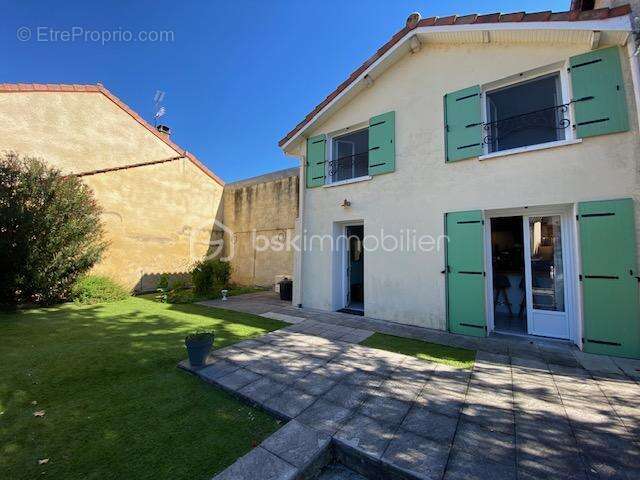 Maison à VILLECOMTAL-SUR-ARROS