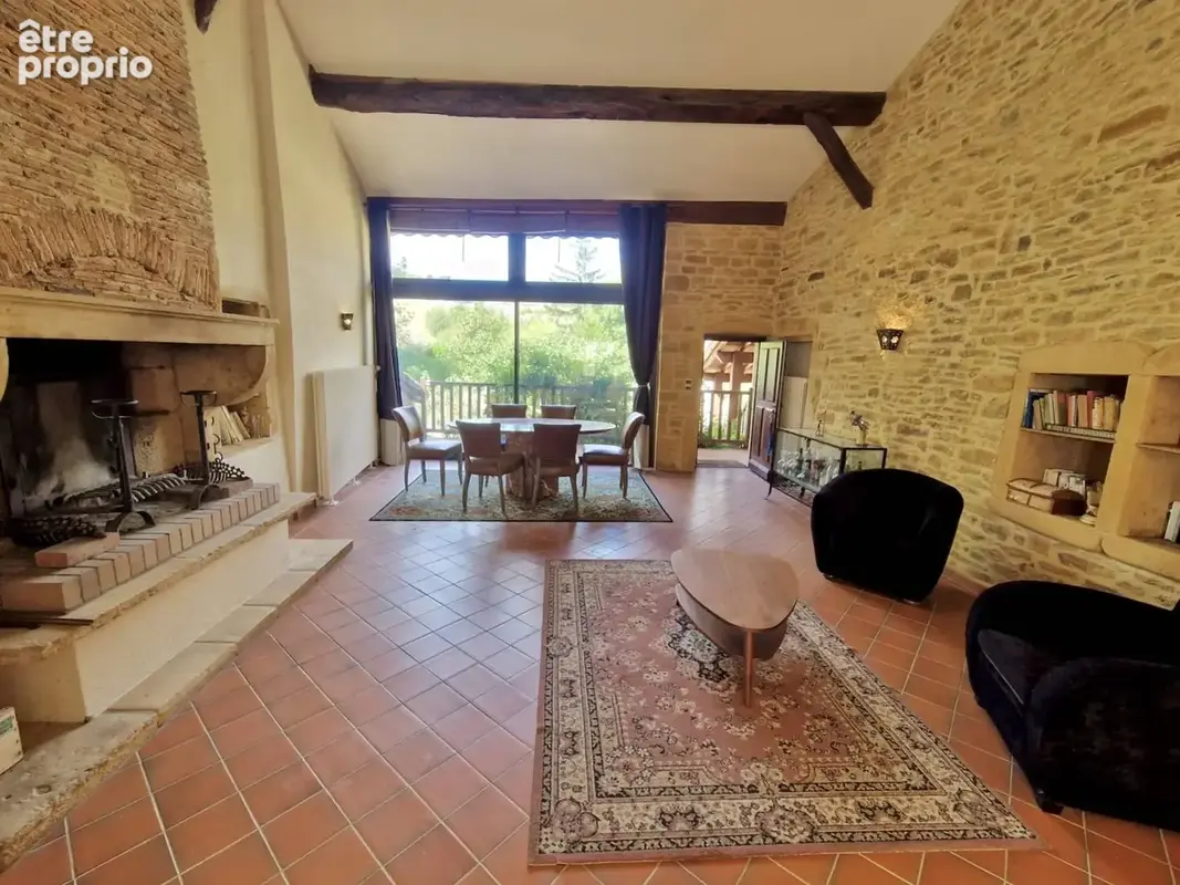 Propriété dans le Beaujolais les Pierres Dorées avec piscine et grande dépendance - photo 10