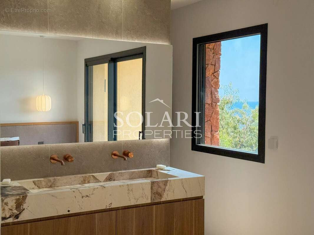 Villa d’architecte avec vue mer et piscine à Théoule-sur-Mer - photo 12