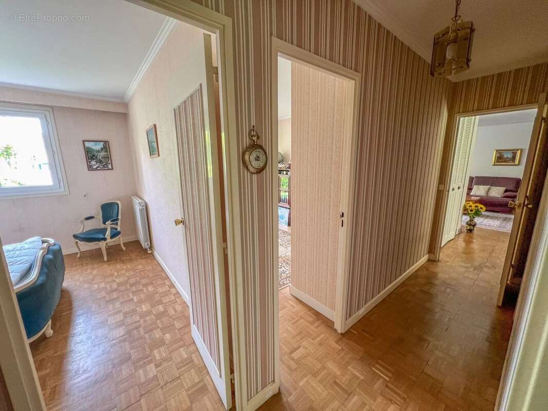 Maison à LE MESNIL-SAINT-DENIS