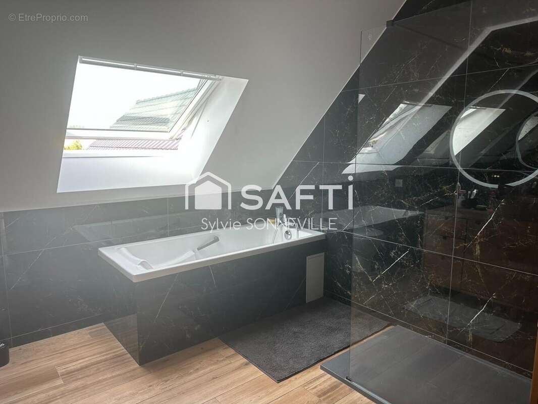 Maison 255 m² à Millam  - photo 4