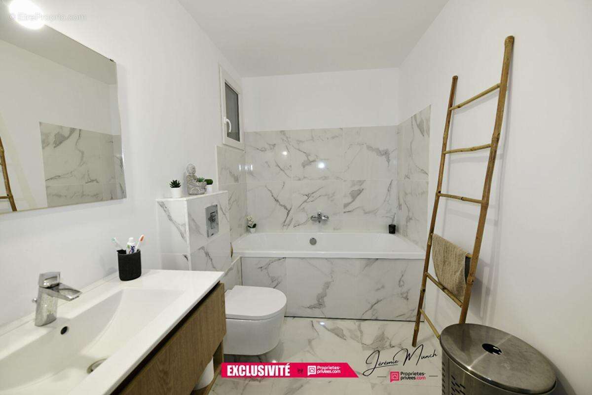 Maison à ROQUEBRUNE-SUR-ARGENS