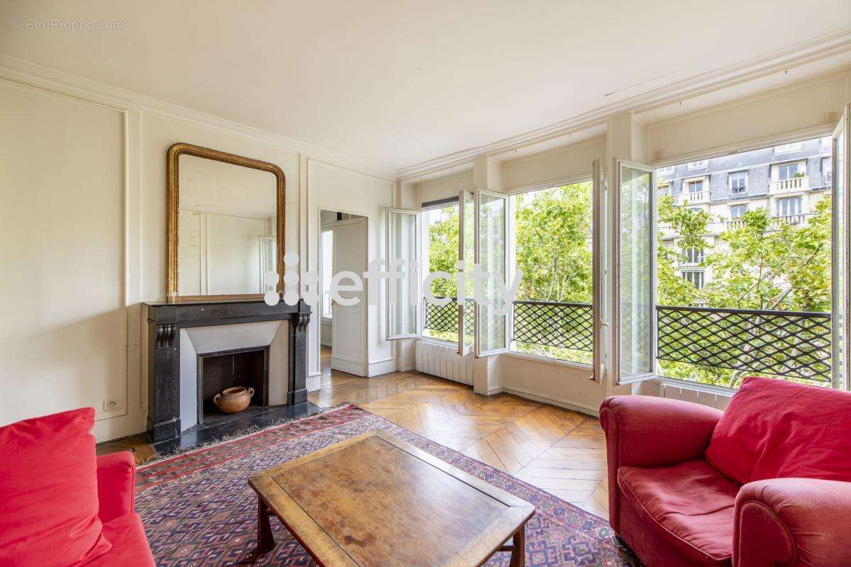 Appartement à PARIS-14E