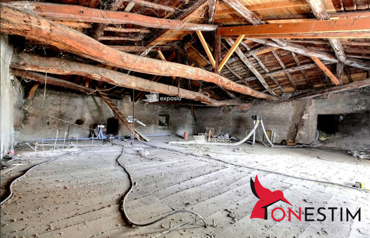 Appartement à MARCILLY-LE-CHATEL