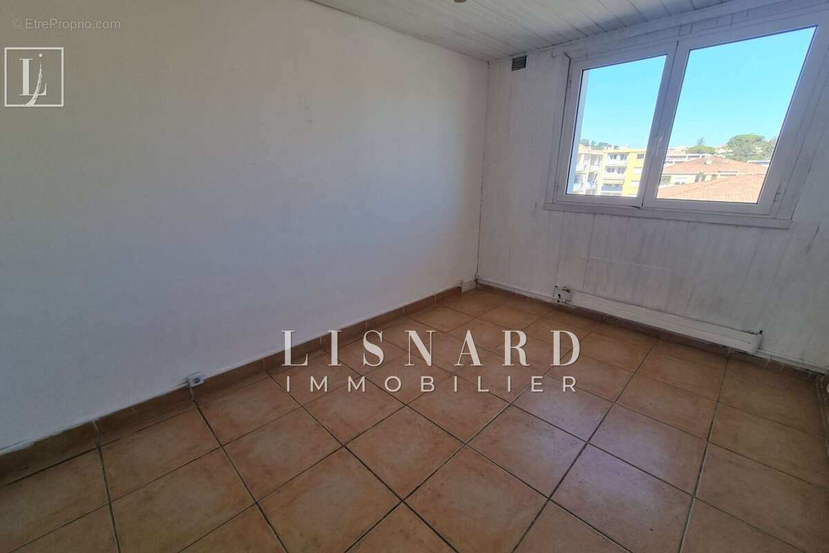 Appartement à VALLAURIS