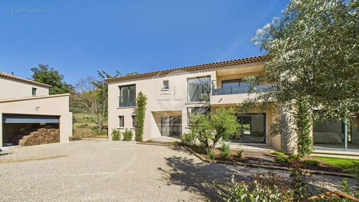 Maison à PLAN-DE-LA-TOUR