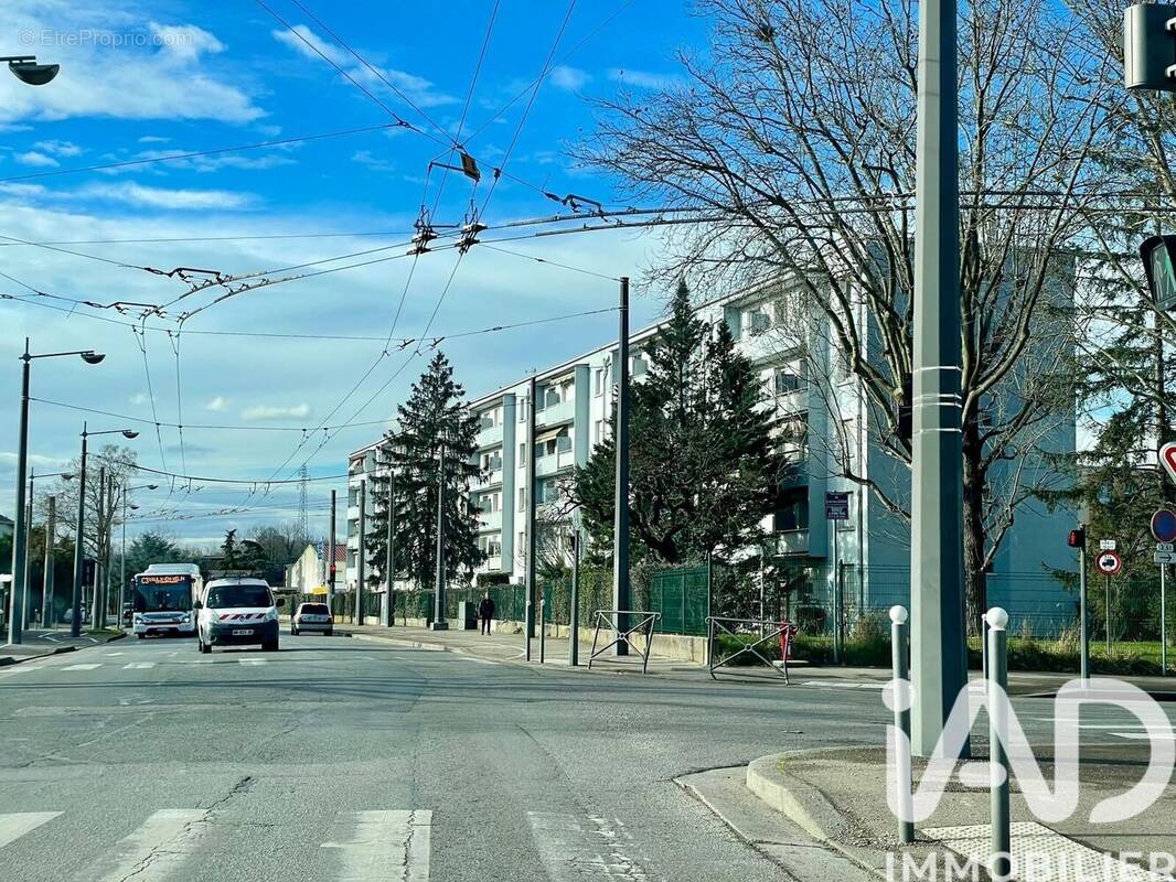 Photo 1 - Appartement à VAULX-EN-VELIN