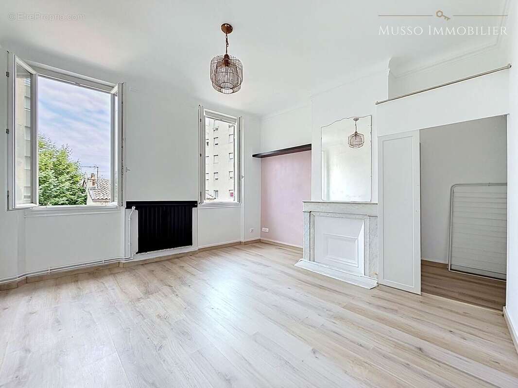 Appartement 77 m² à Marseille-5e  - photo 8