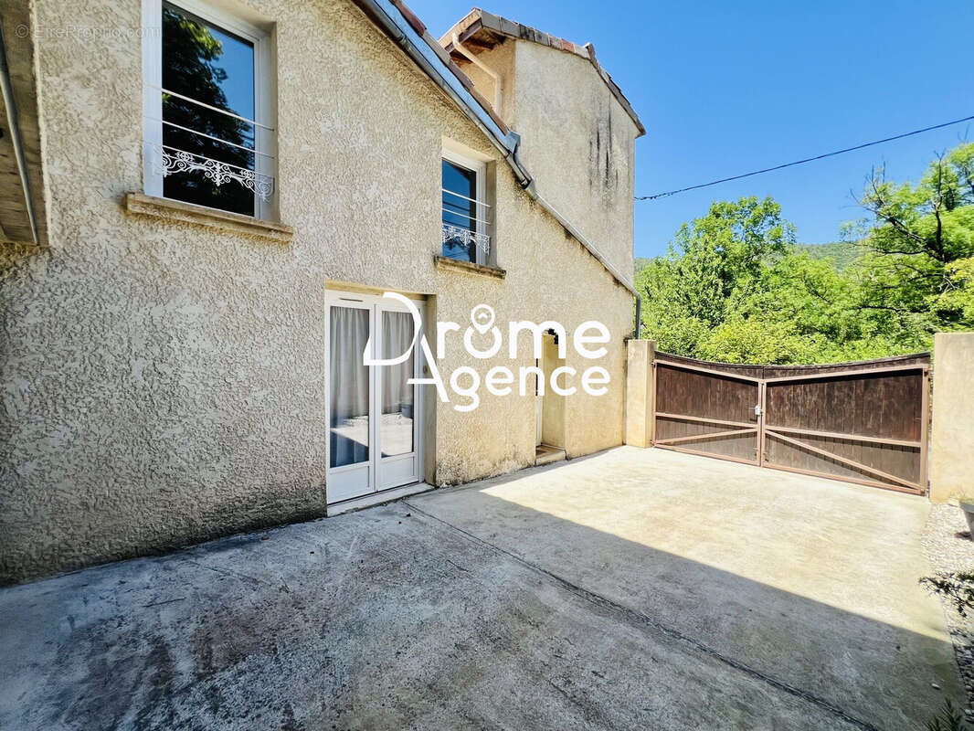 Maison 105 m² à Peyrus  - photo 2