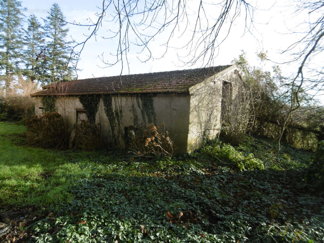 Maison à SAINT-CHRISTOPHE-EN-BRIONNAIS