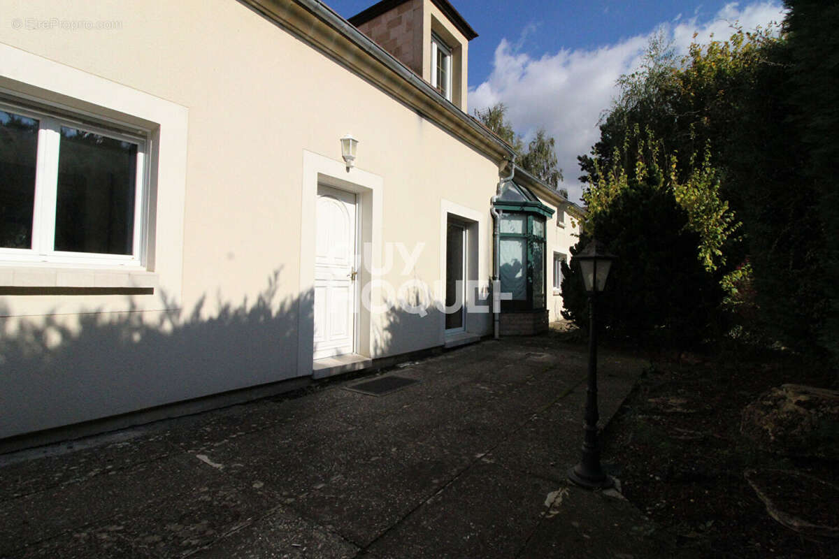 Maison à VERNEUIL-L'ETANG