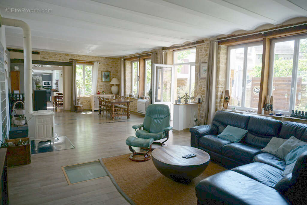 Maison à CHAROLLES