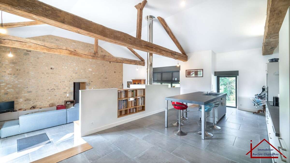 Maison à PEYRAT-LE-CHATEAU