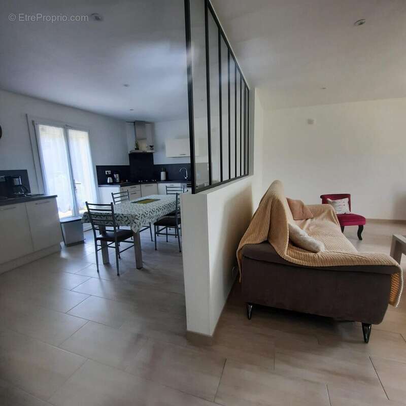 Maison à SAINT-ETIENNE-DE-MONTLUC