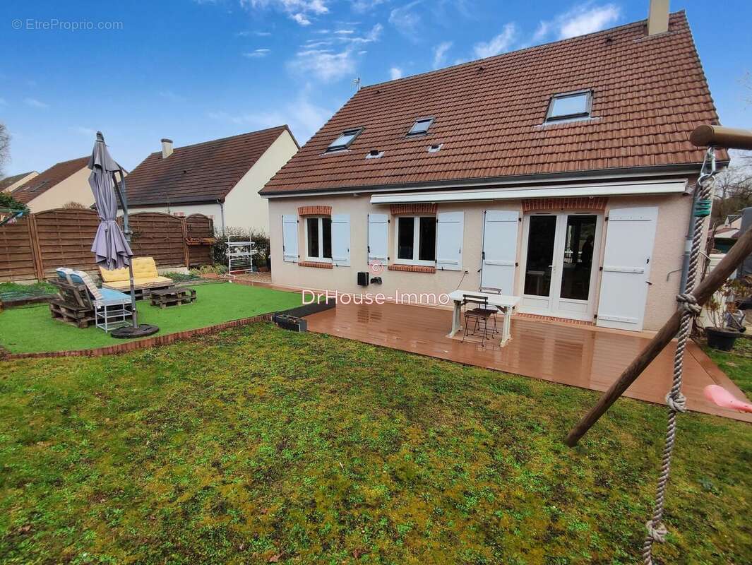 Maison à SAINT-JEAN-DE-BRAYE