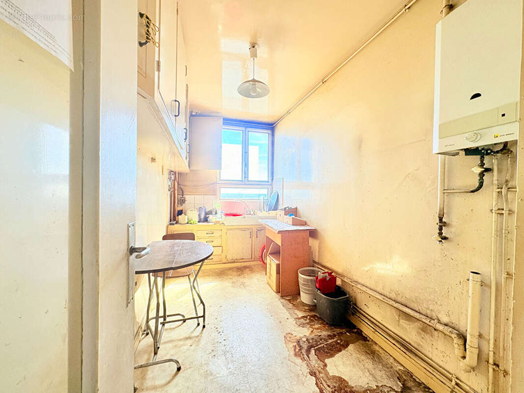 Appartement 3 pièces 56.43 m2  à rénover avec parking et cave à villejuif - photo 9