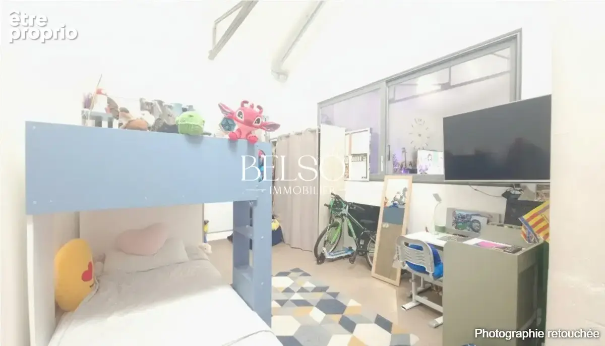 chambre enfant ; avec fenêtres coulissantes 